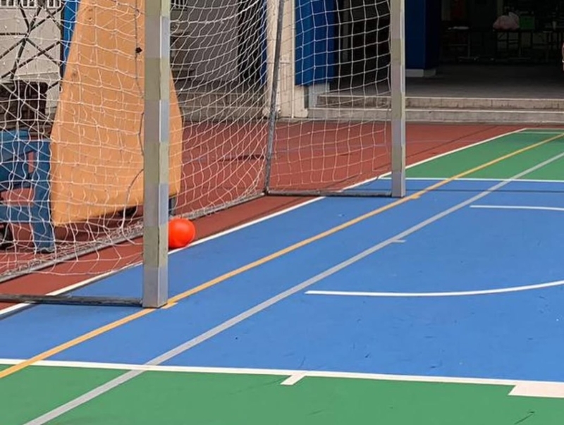 穿著“白飯魚”上體育堂是不少香港人的回憶。 （IG@wyc.alumni）