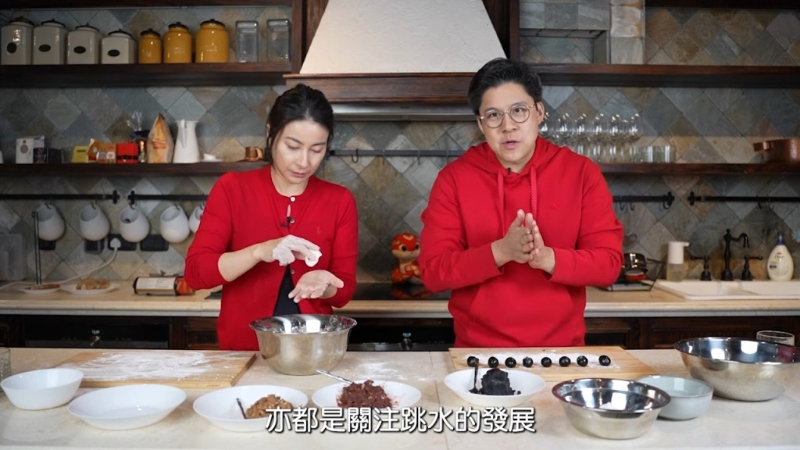 郭晶晶的廣東話很流俐。