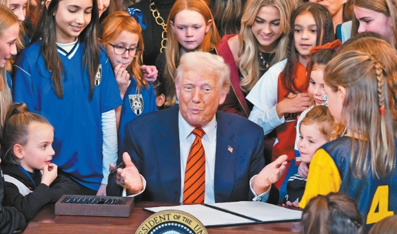 特朗普禁跨性別者參加女子賽事 特朗普禁跨性別者參加女子賽事