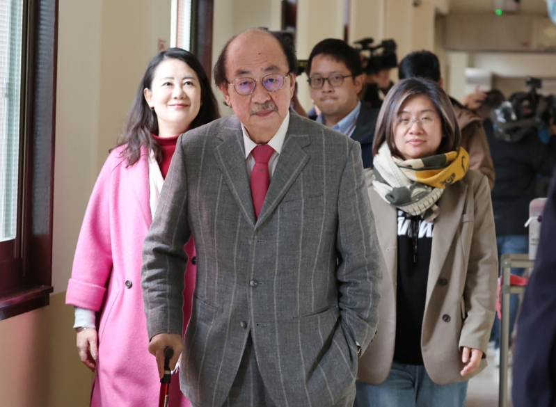 柯建銘(中) 柯建銘(中)