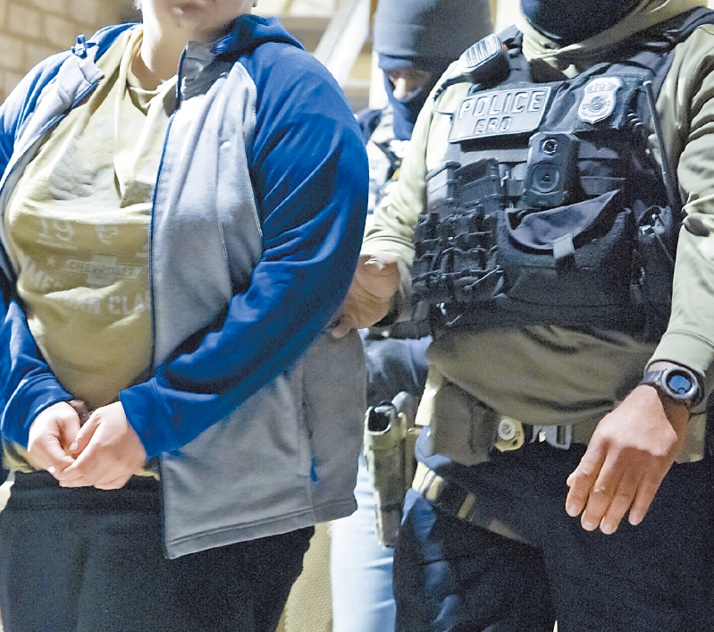 美加大力度驅逐無證移民。