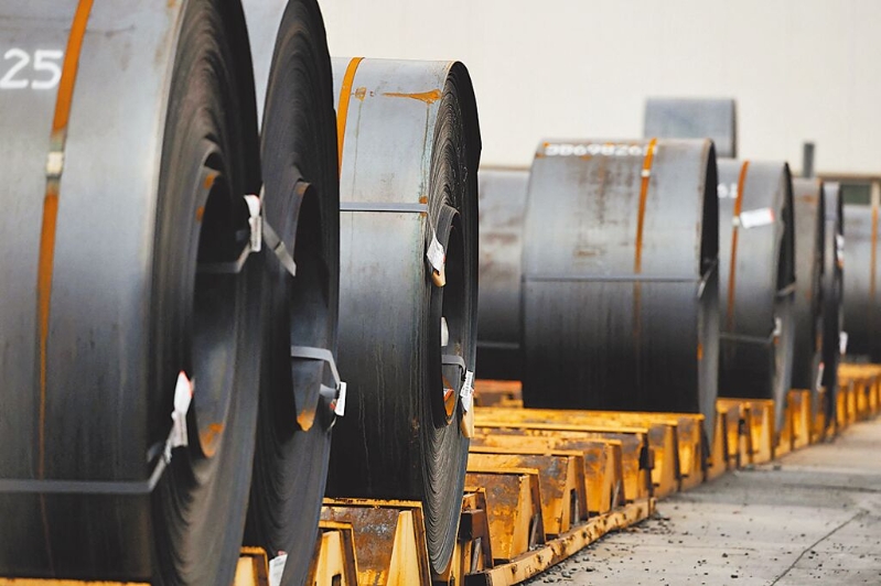 美國總統川普下令對進入美國的鋁和鋼鐵征收25%的關稅。圖為墨西哥一間工廠。（路透）