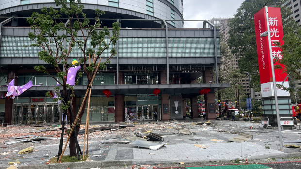 臺中市臺灣大道旁新光三越百貨驚傳氣爆意外 臺中市臺灣大道旁新光三越百貨驚傳氣爆意外