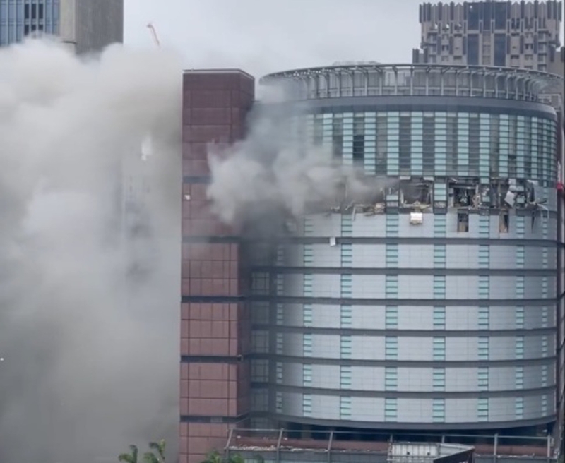 臺中新光三越百貨公司發生氣體爆炸。 （FB）