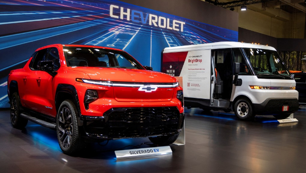 特朗普預告4月2日征進口汽車關稅，圖為多倫多國際車展。