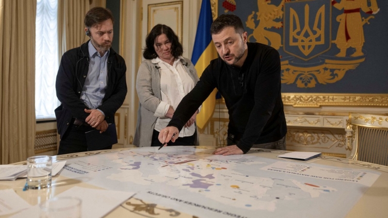 澤連斯基在總統辦公室受訪 澤連斯基在總統辦公室受訪