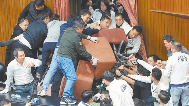 綠委滿意度慘墊底 綠委滿意度慘墊底