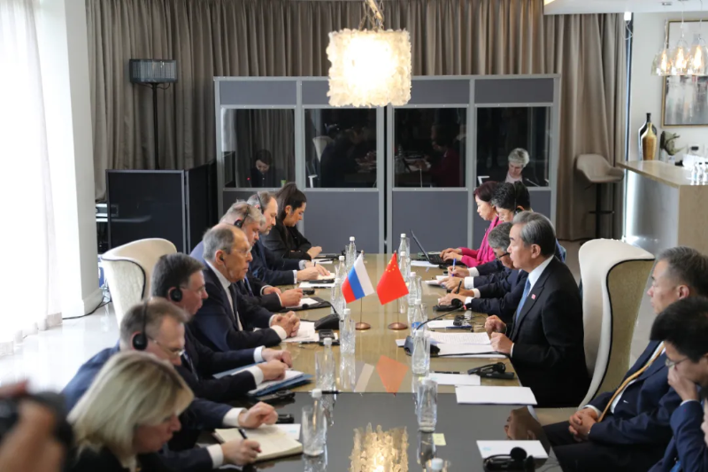 王毅會見俄羅斯外長拉夫羅夫2