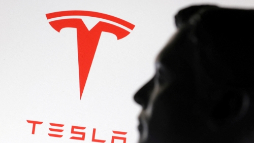 2025年1月23日，馬斯克和特斯拉商標的組圖。