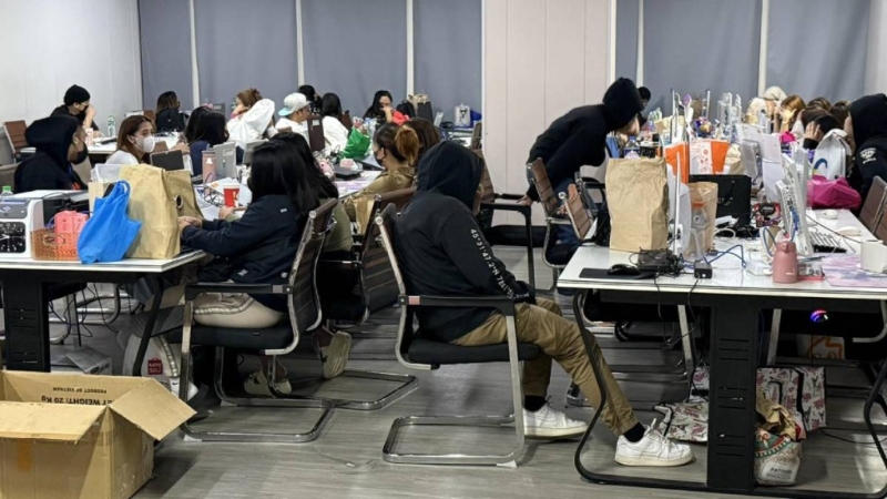 菲律賓警方早前掃蕩網賭集團據點，拘捕450人。 PAOCC