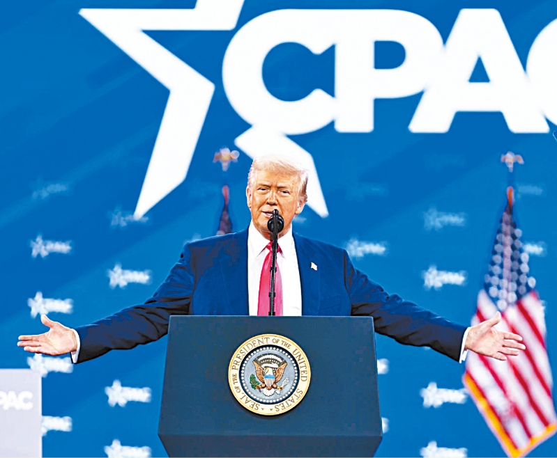 總統特朗普出席CPAC閉幕大會，強調自己重新執政后短短1個月已推行多項政策，包括開除成千上萬聯邦公務員及整頓政府部門等。 美聯社