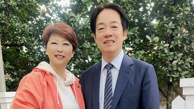 民進黨“立委”陳亭妃與賴清德合照。