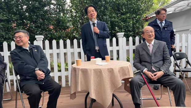 賴清德辦烤肉趴，“行政院長”卓榮泰(左起)、民進黨“立院”黨團總召柯建銘、“總統府”秘書長潘孟安都出席了。