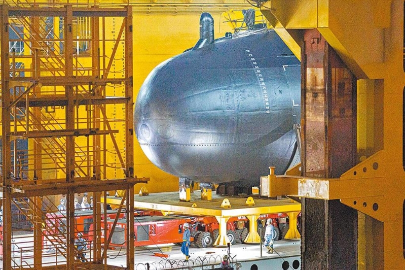 “海鯤”潛艦完成泊港“軸系校中作業”后，再浮移至臺船干塢，坐墩干塢內已超過2個月，引發外界疑慮。中時資料照.jpg