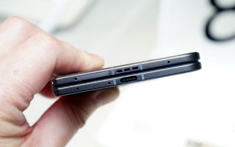 機身厚度僅8.93mm 機身厚度僅8.93mm