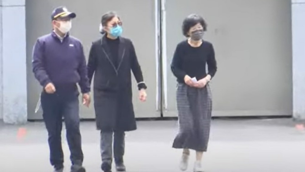 會客結束后柯美蘭透露，柯文哲日前在所內不慎閃到腰