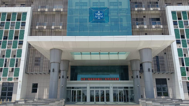 人妻帶小王侵門踏戶床戰 人妻帶小王侵門踏戶床戰