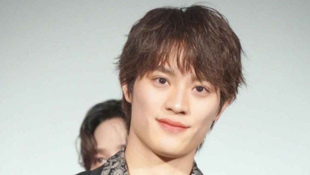 日本男子組合ONE N' ONLY的25歲成員上村謙信，突然被退團及解約。