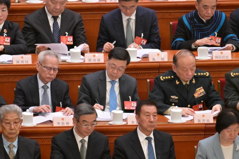 列席會議的行政長官李家超在社交平臺表示，對政府工作報告倍感鼓舞。李家超圖片