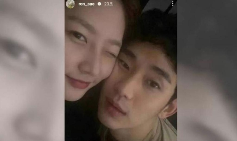 金賽綸（左）去年上傳與金秀賢的合影，掀起不小風波。（圖／金賽綸IG）