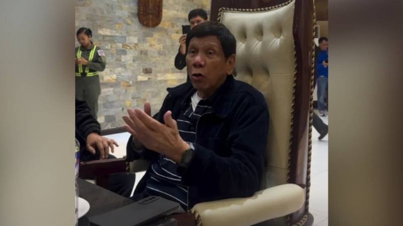 杜特爾特現身空軍機場畫面曝光，當場質疑“我犯什么罪”。 IG@veronicaduterte