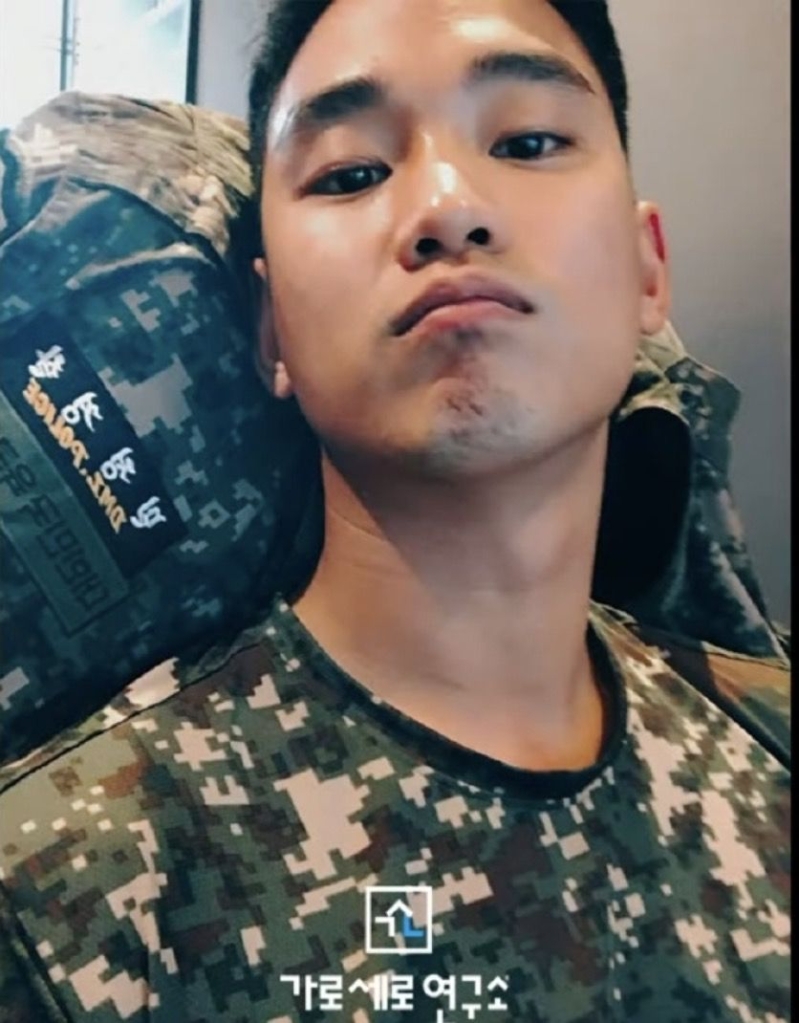 當兵時期的金秀賢，被指已寫情書給金賽綸