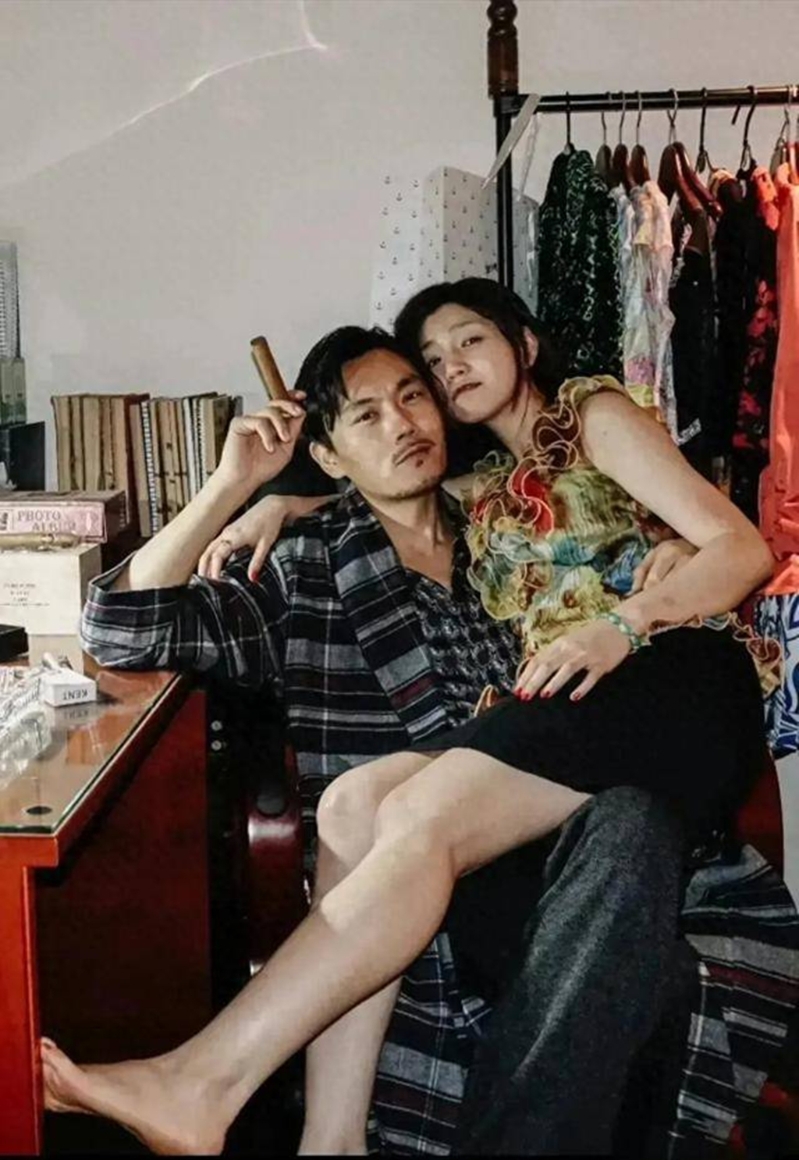 據知秦昊和陳妍希親密照片是電影《風中有朵雨做的云》劇照。