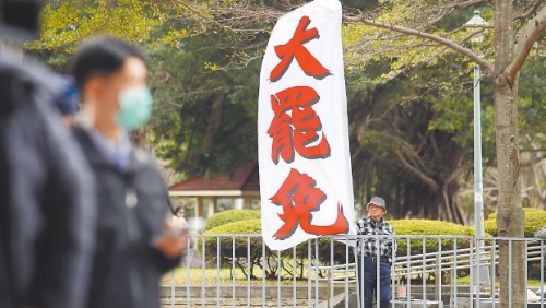 罷免民調成為當前朝野政局攻防的關注話題。