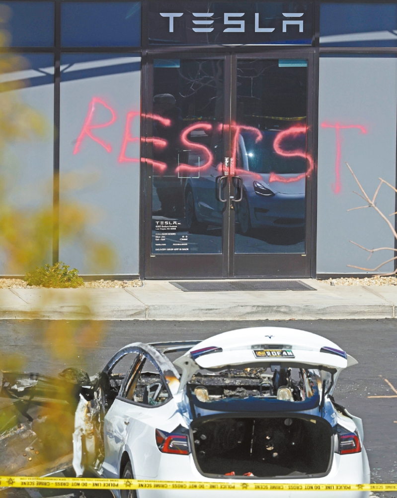 特斯拉接連受毀。