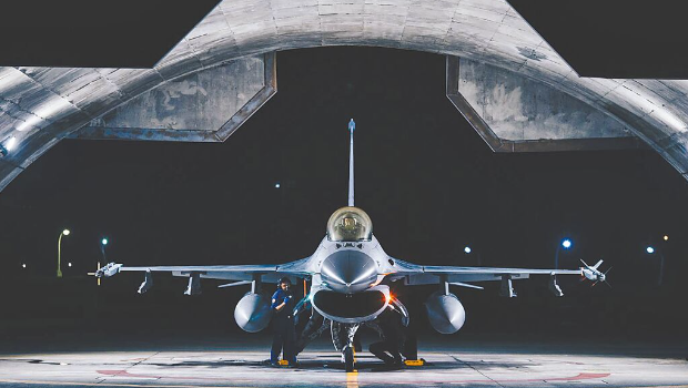 圖為F-16V戰機準備升空巡戈情形 圖為F-16V戰機準備升空巡戈情形