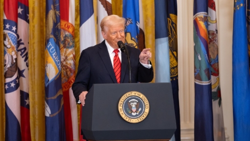 特朗普表示，很快會和烏克蘭簽署稀土協議。新華社