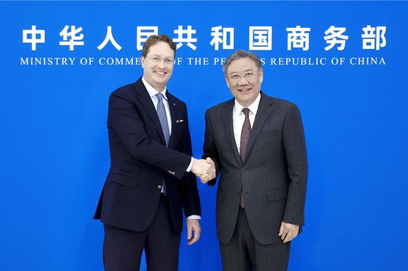 王文濤會見歐洲汽車工業協會主席、奔馳集團董事長康林松（Ola K?llenius）。