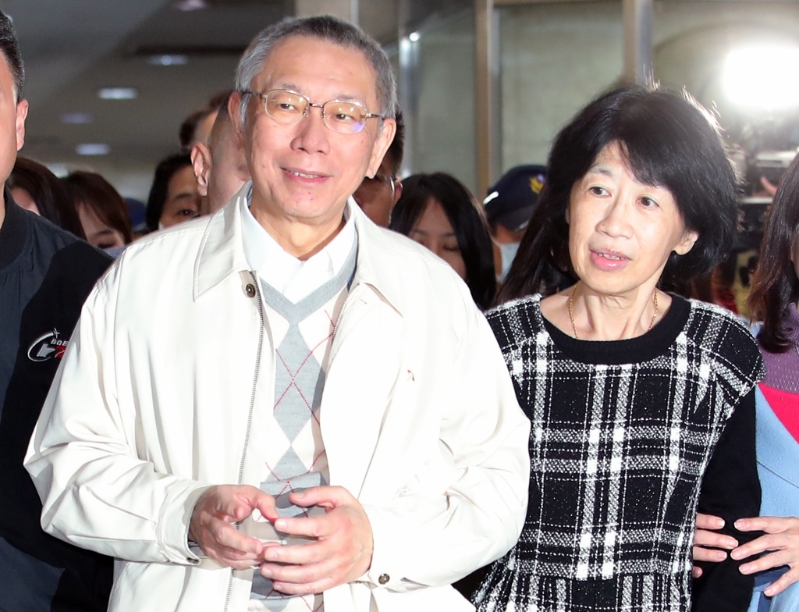 柯文哲(左) 柯文哲(左)