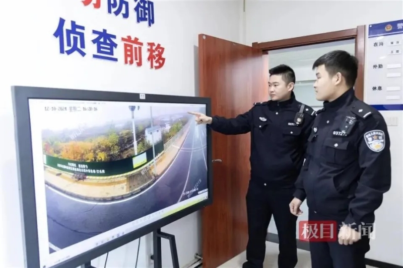 民警翻看2000小時閉路電視，鎖定4名疑犯。極目新聞