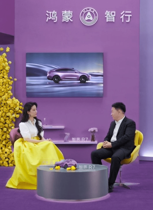 劉亦菲與“緋聞男友”余承東同框直播 劉亦菲與“緋聞男友”余承東同框直播