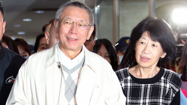 民眾黨前主席柯文哲（左）、妻子陳佩琪（右）。