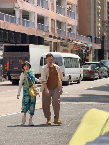 陳豪被網民拍到身處街頭拍戲，網民更將照片及影片上載到小紅書。