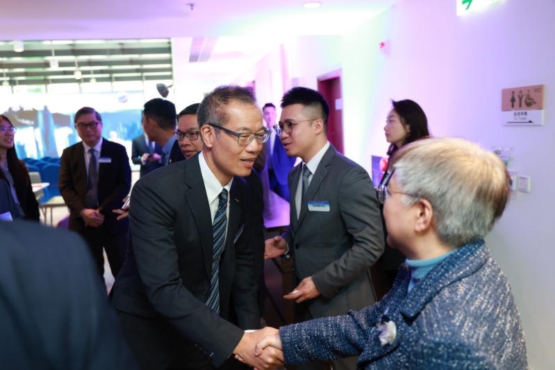 「顧問小組」主席葉云龍歡迎小組成員參與會議，就科技罪案趨勢及應對方案交換意見。