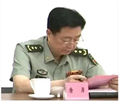中央軍紀委副書記唐勇。