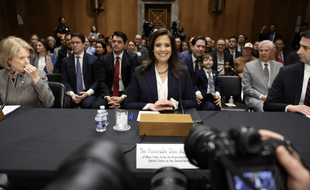 共和黨眾議員愛麗絲.png 共和黨眾議員愛麗絲.png