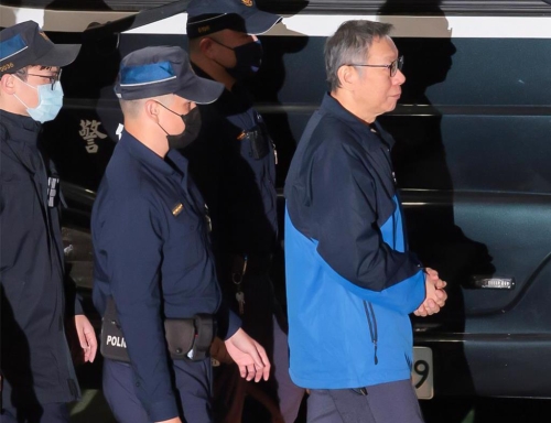 臺北地院裁定，柯文哲等四人延長羈押2個月。