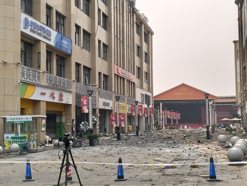 云南瑞麗財富廣場拍攝的地震后的景象。 新華社