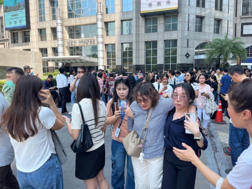 泰國曼谷出現災情，民眾事前未收到地震警報。 路透社