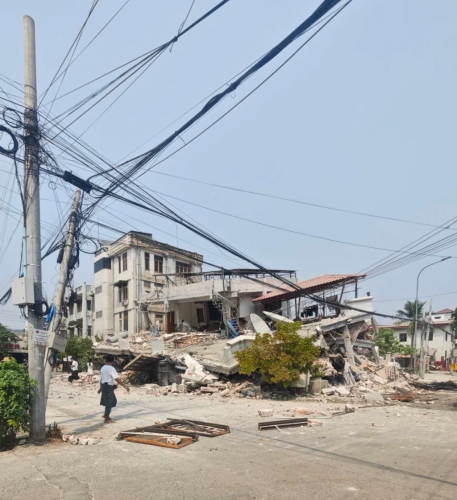 在緬甸曼德勒省拍攝的地震后受損的建筑。