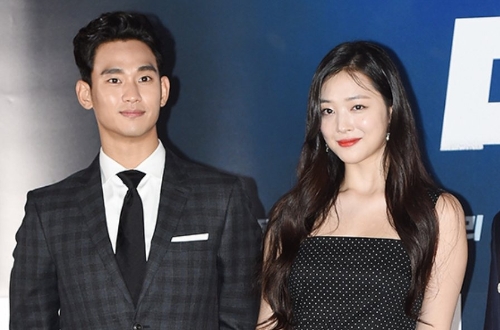 金秀賢被指于2017年拍攝《Real》時，與執導該片的表哥李沙朗，哄騙雪莉 (Sulli)拍床戲。