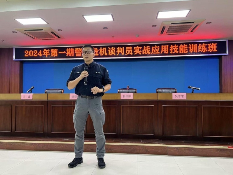 吳志忠曾赴內地交流