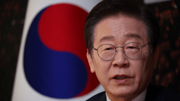 在下屆總統熱門人選民調中，目前李在明以絕對優勢領跑。 路透社