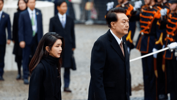 尹錫悅與妻金建希面臨多項指控。 路透社