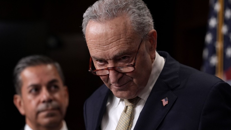 美國民主黨領袖舒默（Chuck Schumer）推動立法，盼表決修正案取消部分特朗普關稅。 美聯社.jpg