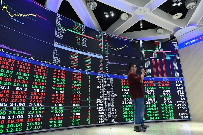 臺股昨日急跌9.7% 臺股昨日急跌9.7%